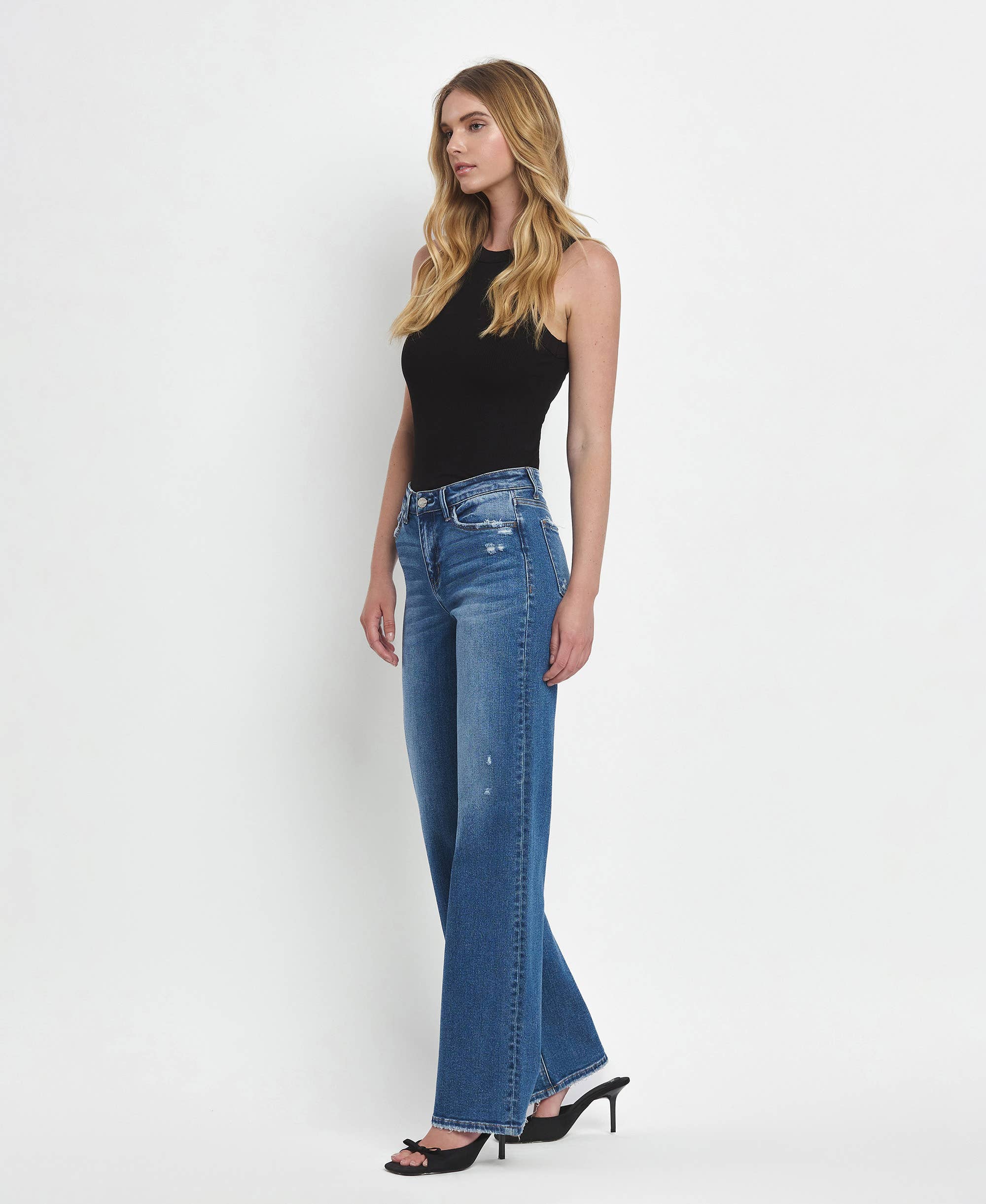 VERVET MEDIUM DENIM! MID RISE FULL LENGTH WIDE LEG JEANS